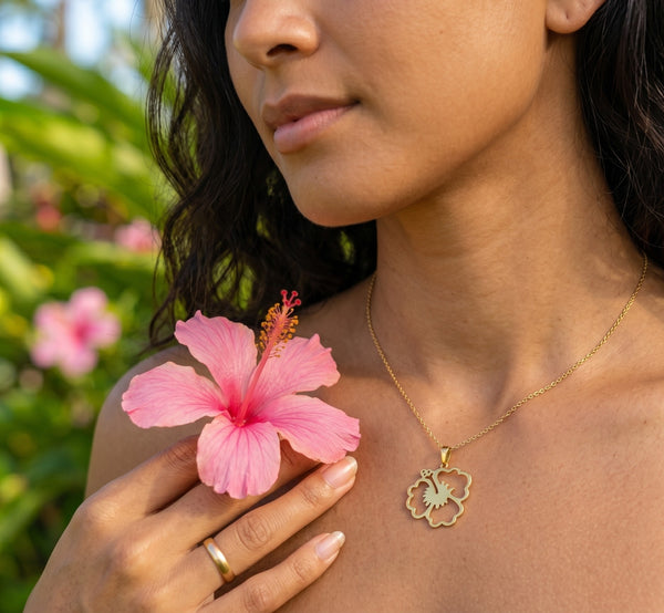 Hibiscus Flower Necklace – Yellow Gold